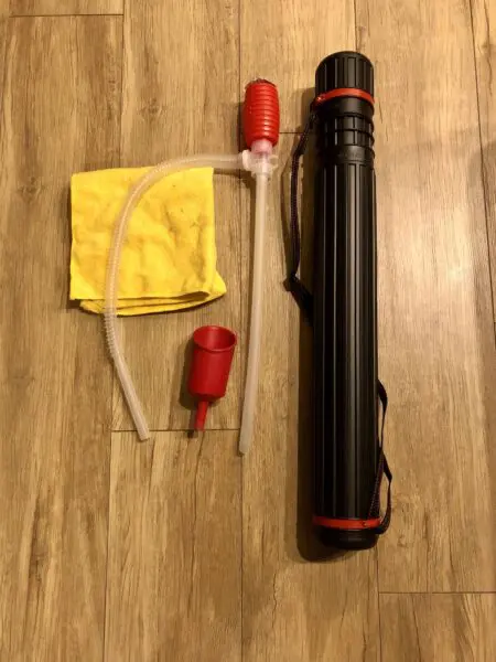 100均の書類ケースが灯油ポンプのケースに最高 キャンプで持ち運びに便利 臭い対策にも ファミキャンいこうよ